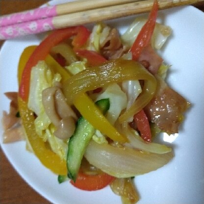 唐揚げの付け合せに余り野菜を総動員して作りました(≧▽≦)
生野菜だと食べてくれないけど、炒めると食べてくれるんですよねー。レシピ、ありがとうございました!